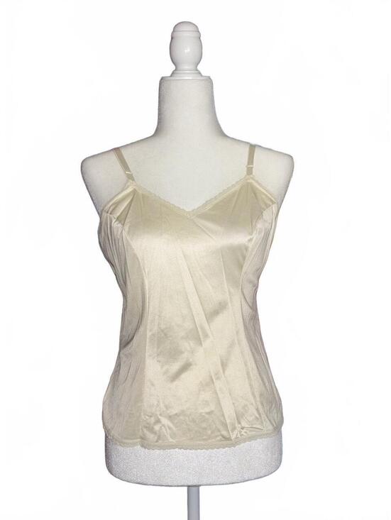 Vanity Fair Tops - VINTAGE Vanity Fair dainty Ivory 100% Nylon cami